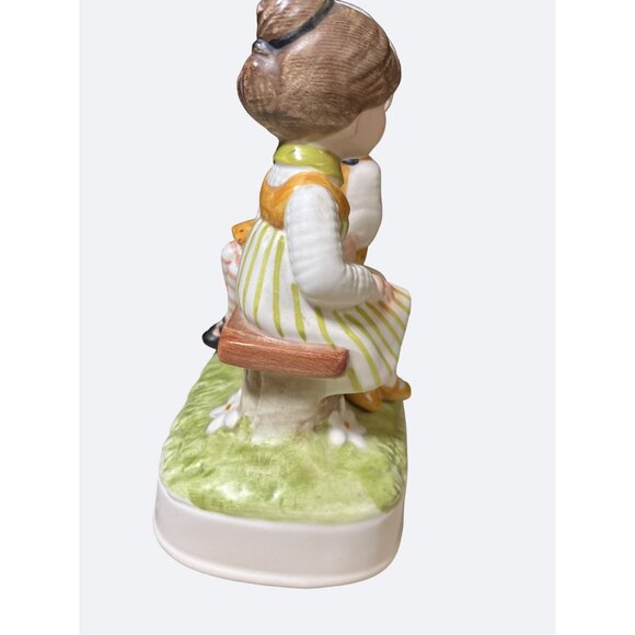 Holly Hobbie Happiness is a Year-Round Thing 5-1/2" Figurine Vintage 1974 - Picture 5 of 11
